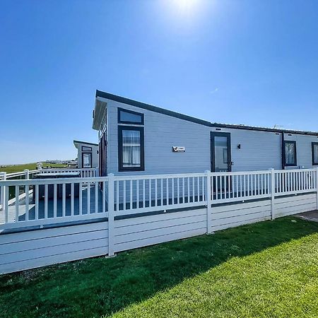 Beautiful Lodge With Full Sea Views At Broadland Sands In Suffolk Ref 20235Bs Hopton on Sea Экстерьер фото