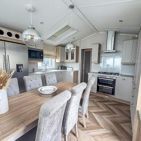 Beautiful Lodge With Full Sea Views At Broadland Sands In Suffolk Ref 20235Bs Hopton on Sea Экстерьер фото