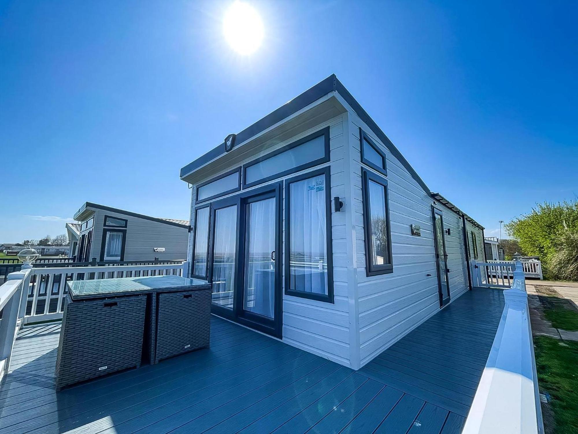 Beautiful Lodge With Full Sea Views At Broadland Sands In Suffolk Ref 20235Bs Hopton on Sea Экстерьер фото