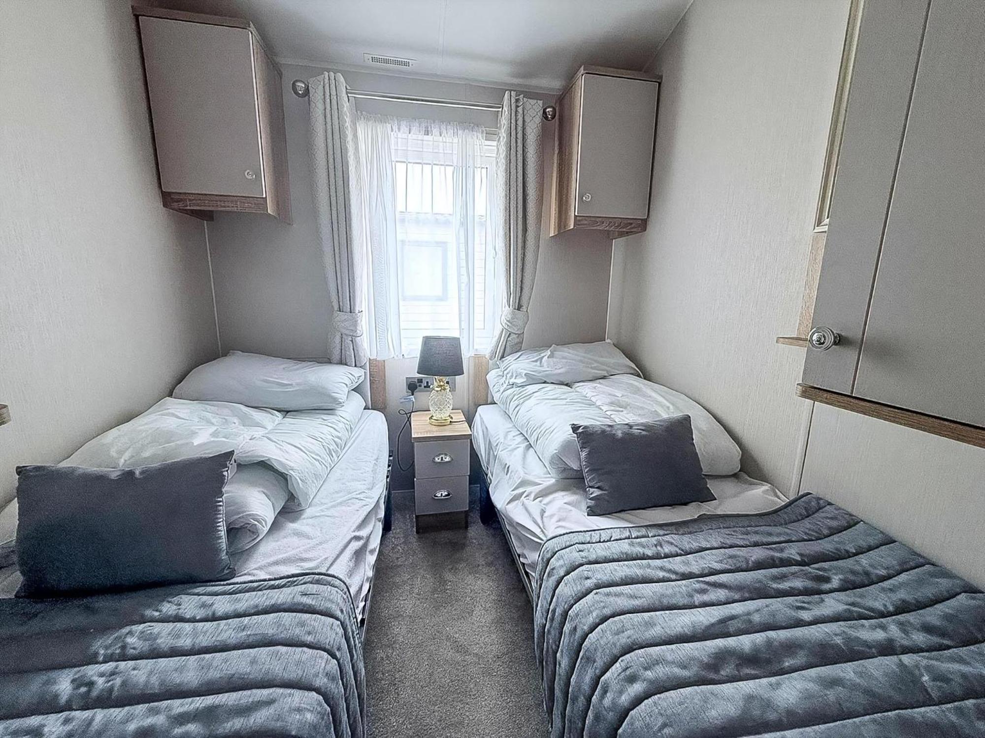 Beautiful Lodge With Full Sea Views At Broadland Sands In Suffolk Ref 20235Bs Hopton on Sea Экстерьер фото
