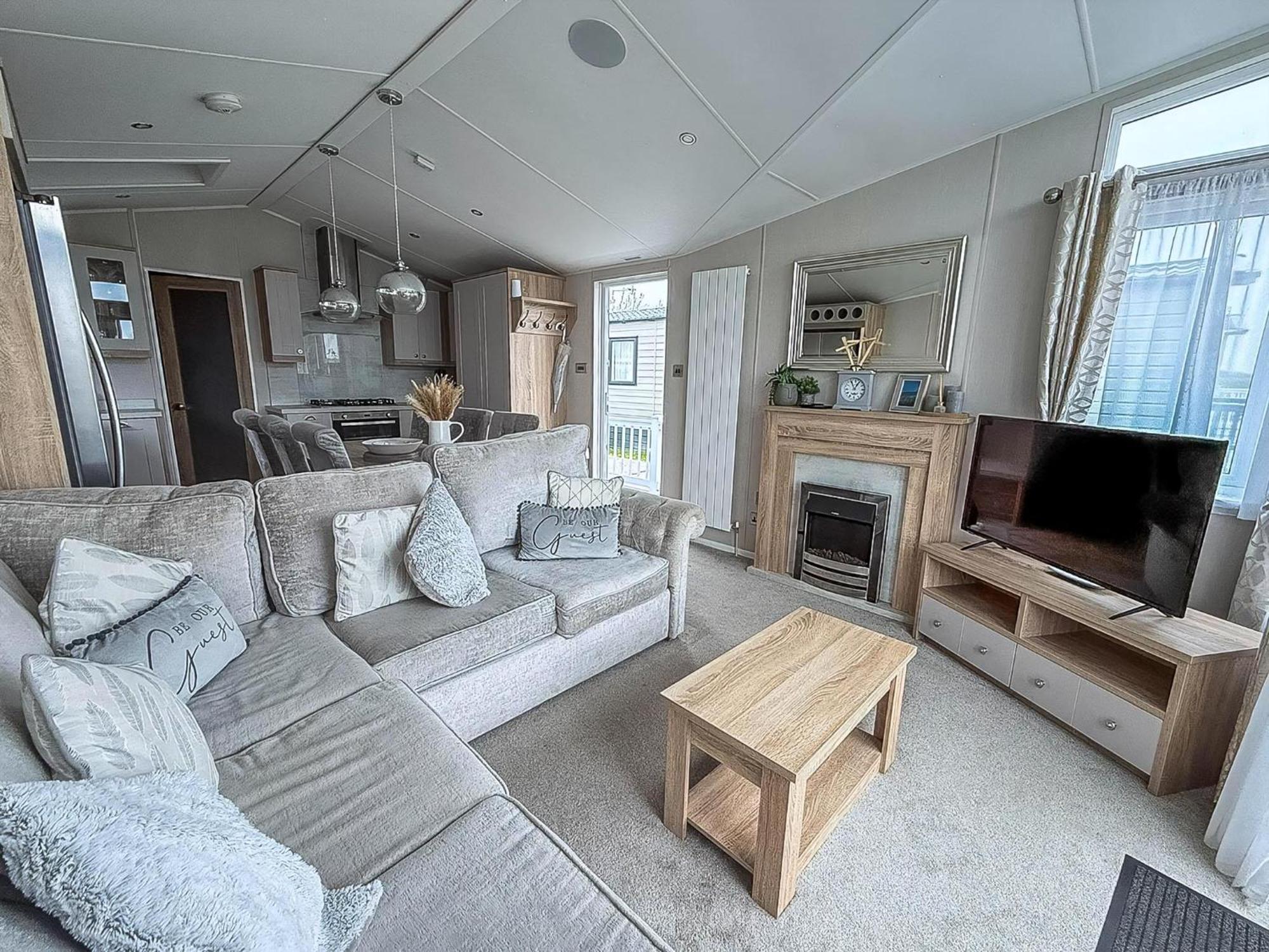 Beautiful Lodge With Full Sea Views At Broadland Sands In Suffolk Ref 20235Bs Hopton on Sea Экстерьер фото